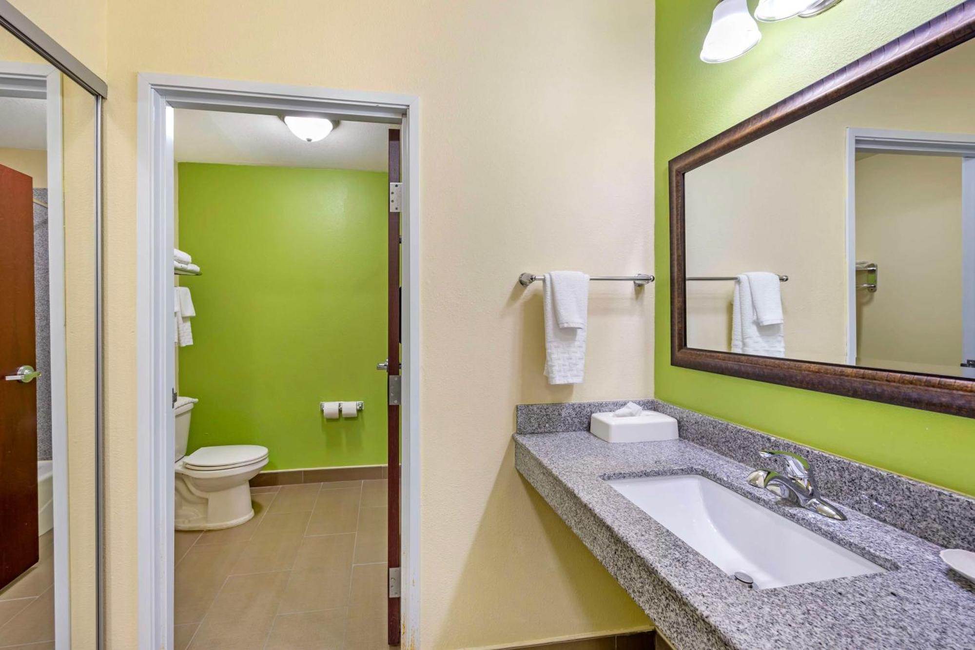 Best Western Plus Pratt Buitenkant foto