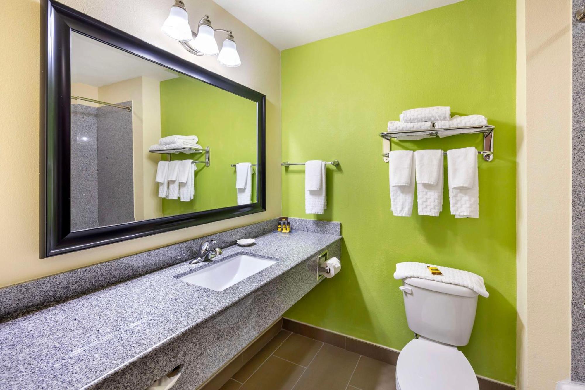 Best Western Plus Pratt Buitenkant foto
