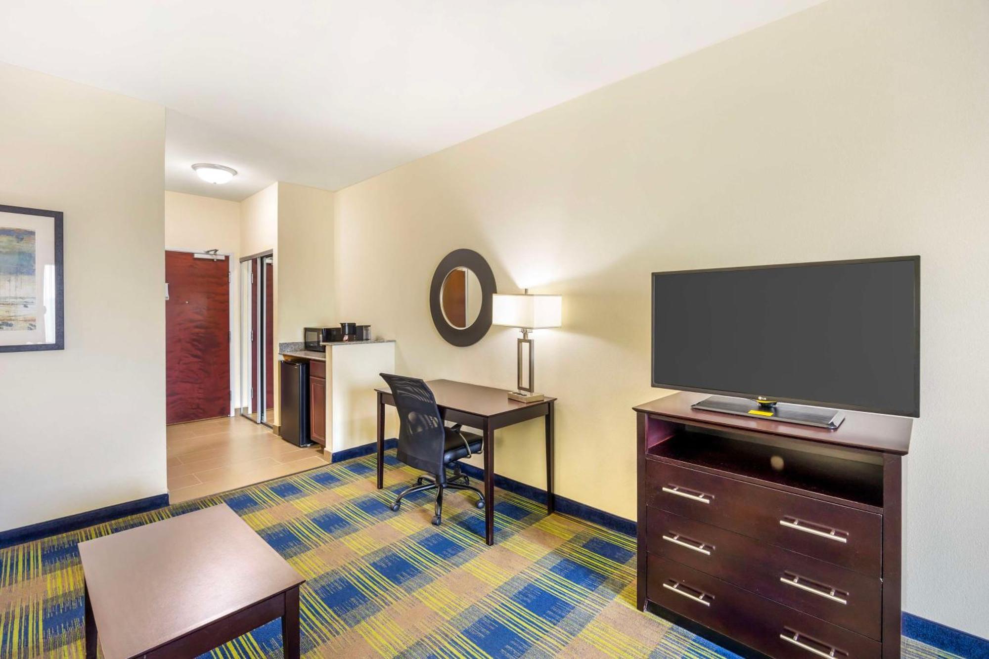 Best Western Plus Pratt Buitenkant foto