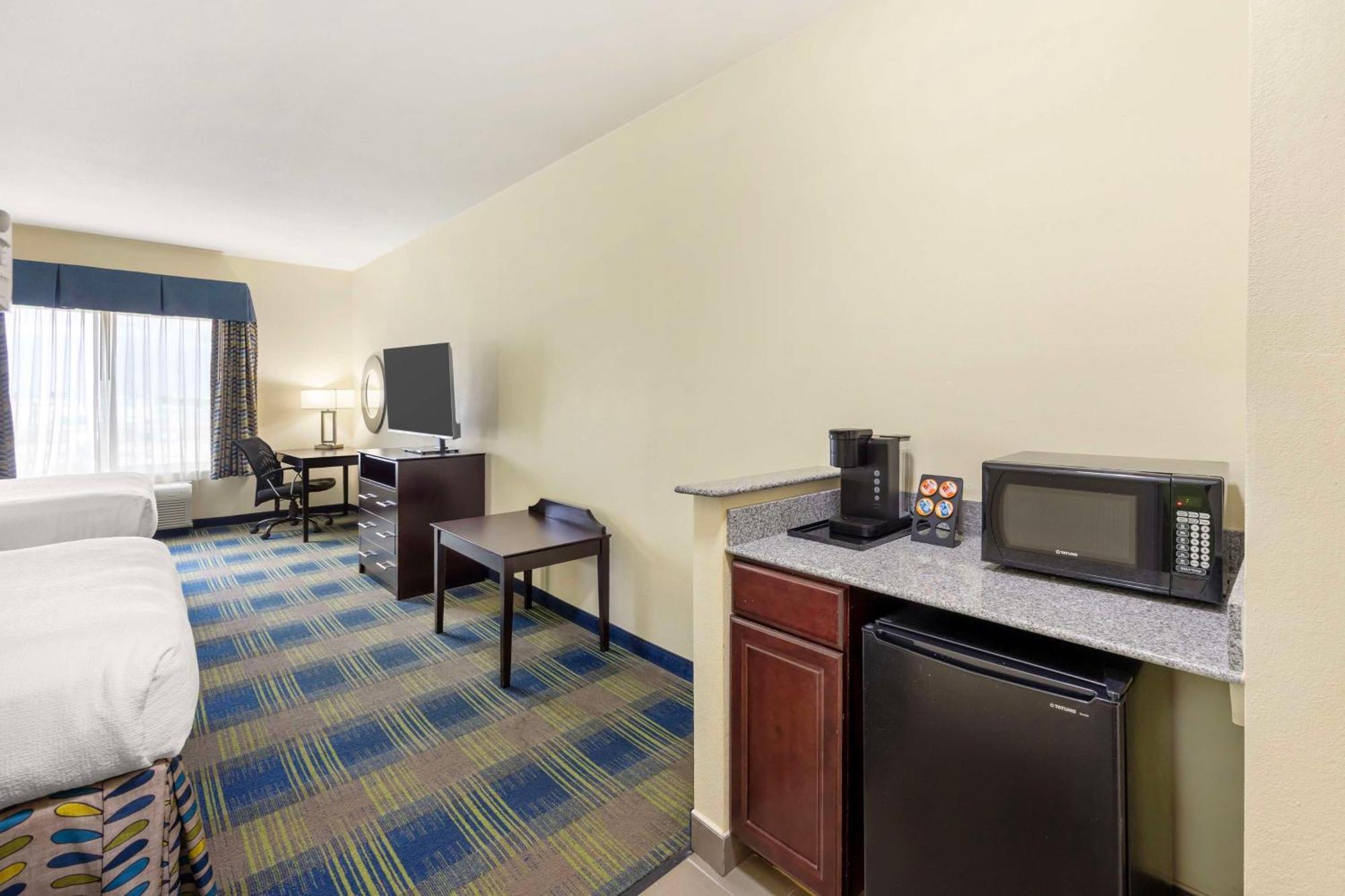 Best Western Plus Pratt Buitenkant foto