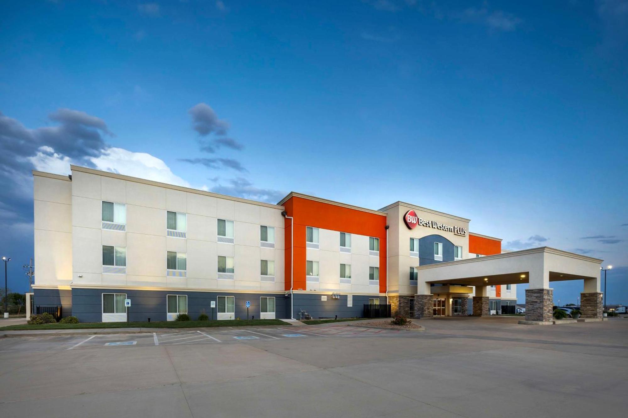 Best Western Plus Pratt Buitenkant foto