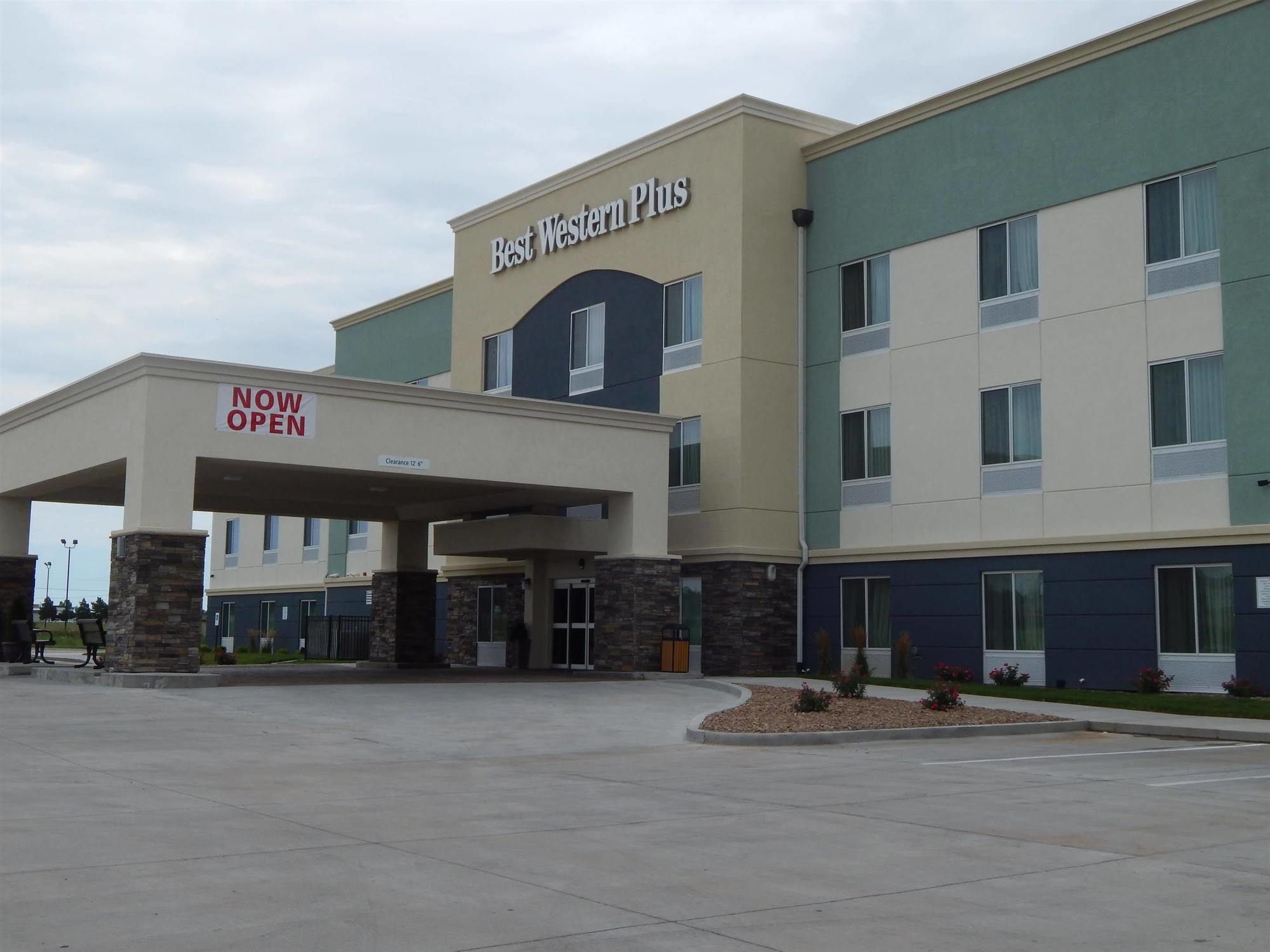 Best Western Plus Pratt Buitenkant foto