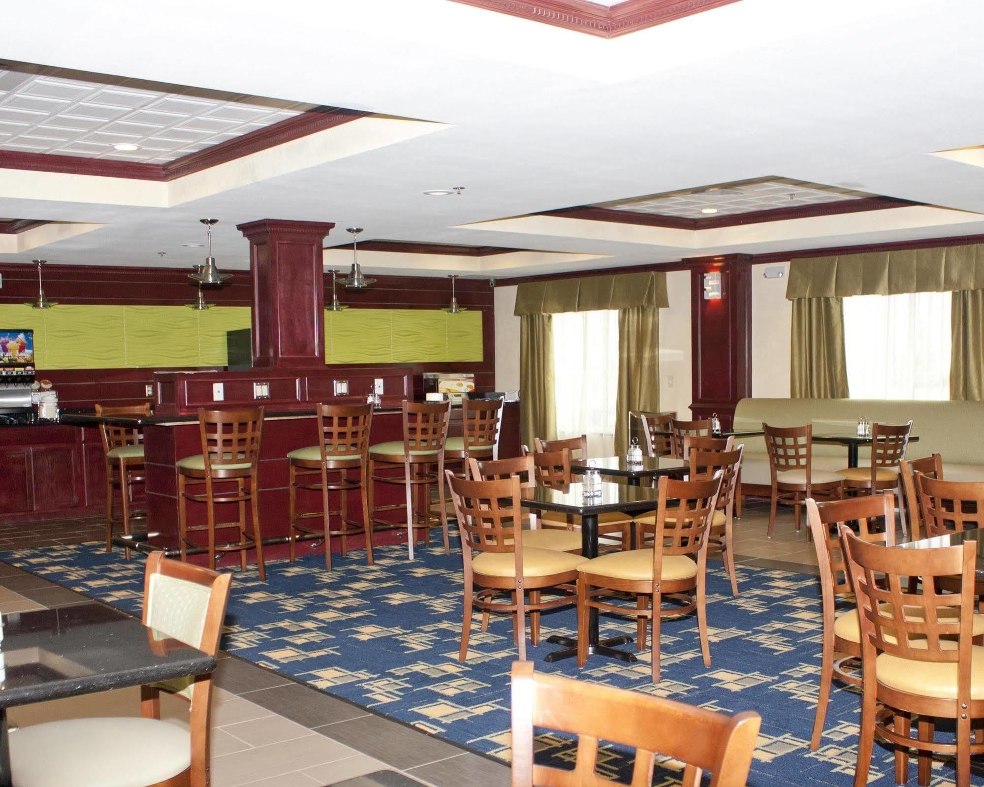 Best Western Plus Pratt Buitenkant foto